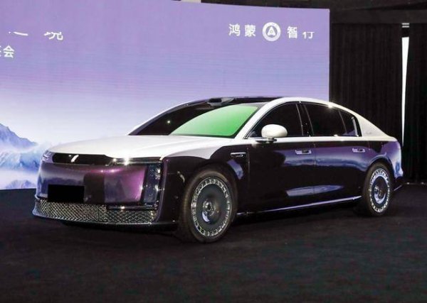 免费配资平台 华为鸿蒙智行尊界S800领衔，多款新车车展后扎堆上市