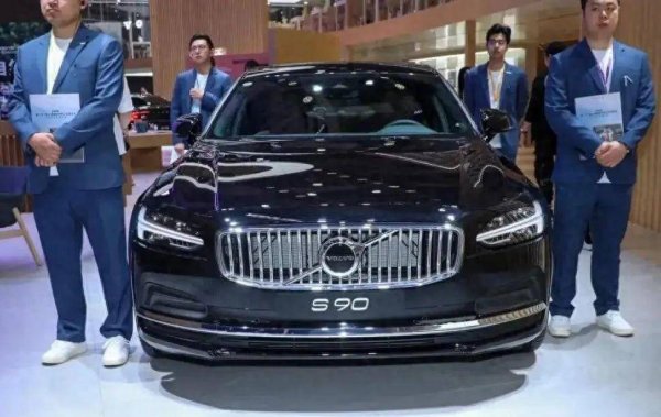 配资炒股app最新版本 沃尔沃打响“第一枪”！暴跌16万，长5米1+8AT，连隔音都是多层